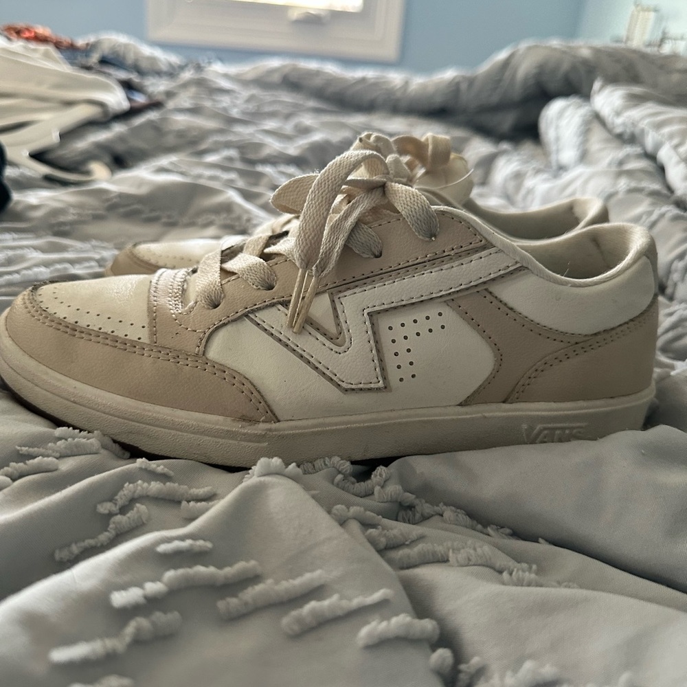 Vans lowland size 7.5 women
